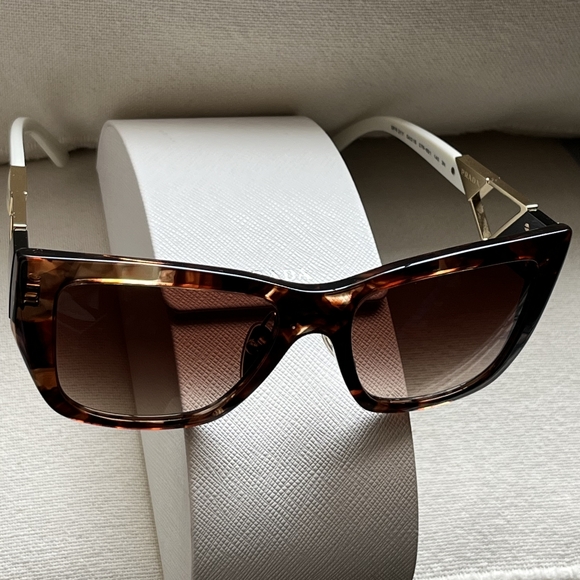 Prada Sunglasses With Original Case Like New!!!!! - Picture 4 of 5